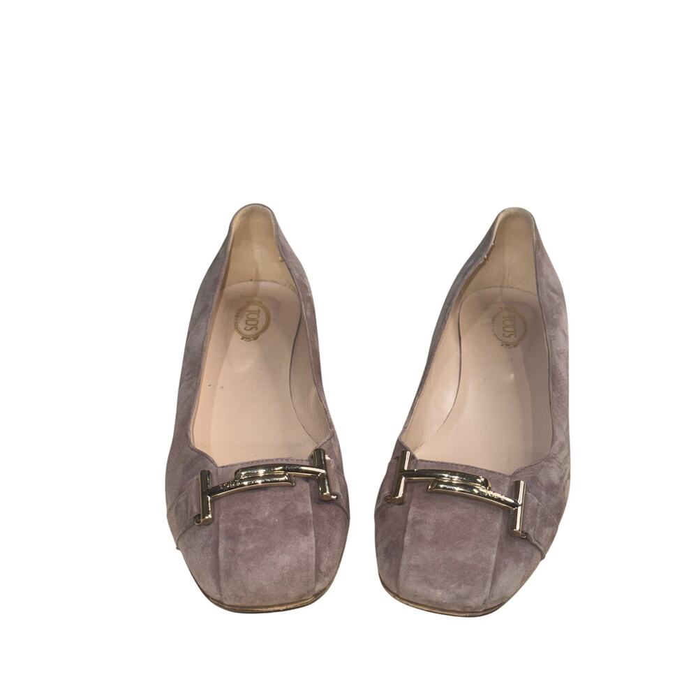 Tod's suede short heel in good condition size euro 40